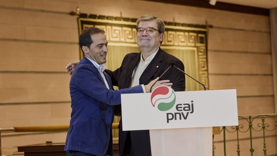 BBBko presidenteak Juan Mari Aburto alkateari bere konpromisoaren eta baloreen aitorpena helarazi dio