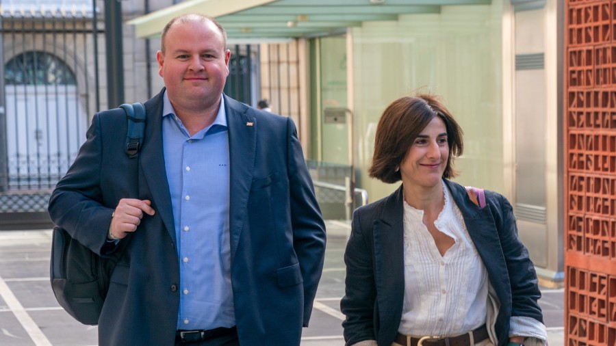 Eusko Legebiltzarrak adingabeen babesa indartzeko eta aisialdiko kanpalekuen kontrola areagotzeko arau-aldaketa onartu du