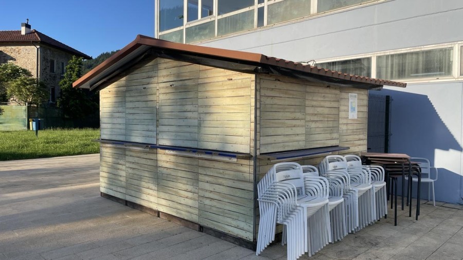 EAJ-PNV Arrasate denuncia la improvisación de EH Bildu: las piscinas exteriores abren sin servicio de chiringuito EAJ-PNV Arrasate denuncia la improvisación de EH Bildu: las piscinas exteriores abren sin servicio de chiringuito