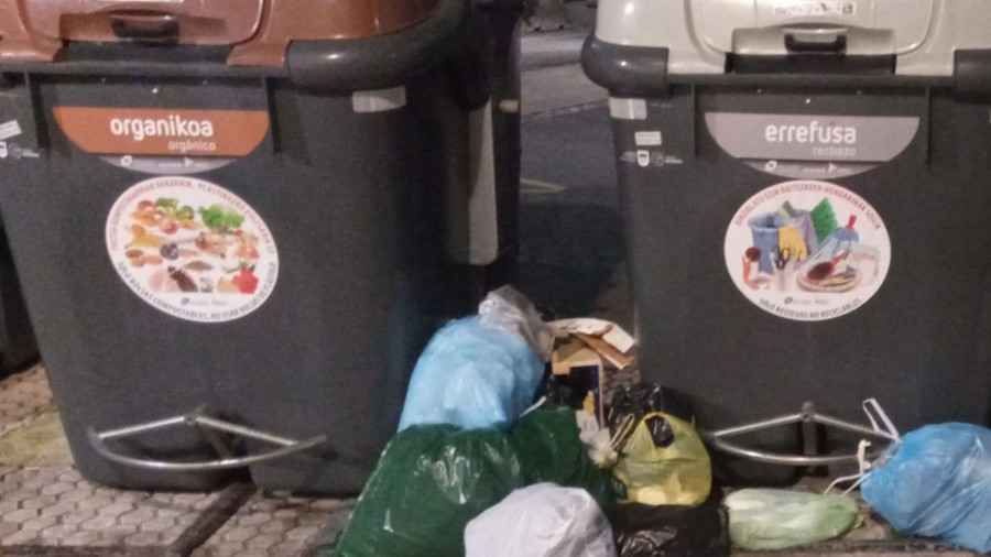 Orioko EAJ-PNVk hondakin organikoaren edukiontzien egoera “jasanezina” dela ohartarazi du eta garbiketa neurri urgenteak eskatu ditu Orioko EAJ-PNVk hondakin organikoaren edukiontzien egoera “jasanezina” dela ohartarazi du eta garbiketa neurri urgenteak eskatu ditu