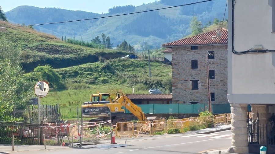 Etxebarriako EAJ-PNVk eskola berriaren inguruko urbanizazioaren balioa azpimarratu du, udalerriarentzako proiektu estrategiko gisa