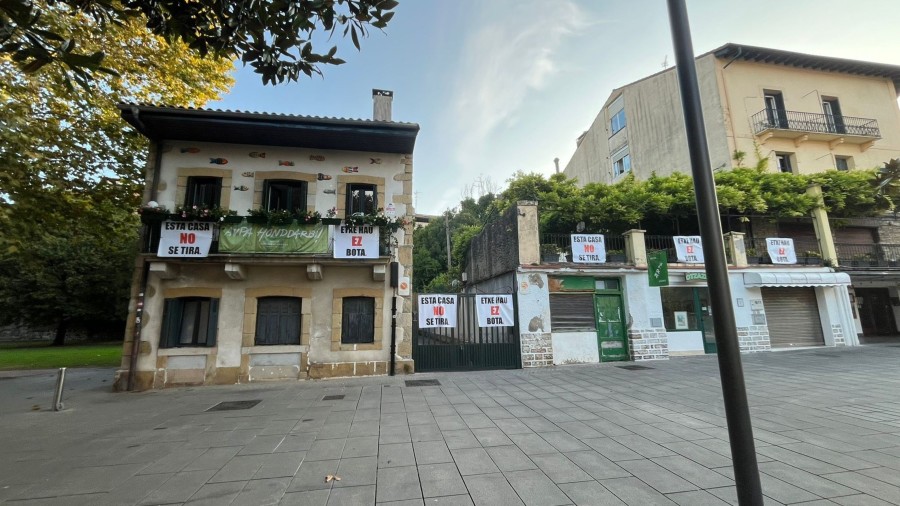El derecho a vivir en Hondarribia no se defiende con lemas, sino buscando soluciones