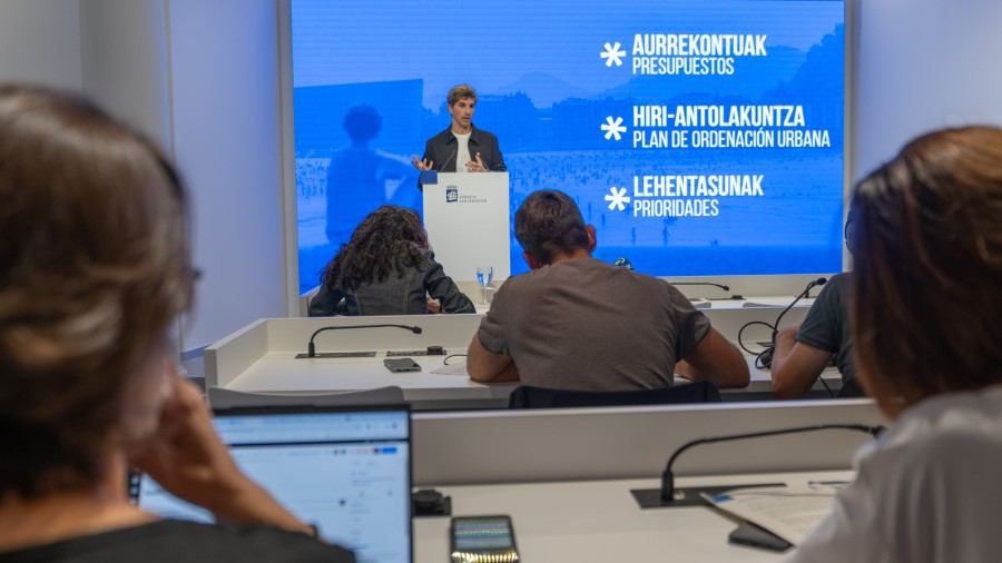 Jon Insausti asegura que Donostia ya ha acelerado el diseño de su futuro y llama a no despistarse por el “ruido electoral” Jon Insausti asegura que Donostia ya ha acelerado el diseño de su futuro y llama a no despistarse por el “ruido electoral”