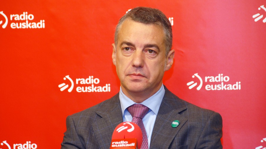 Idatzitako eta ezarritako gidoian, ETAk borroka armatuari uko egiteko adierazpena falta da