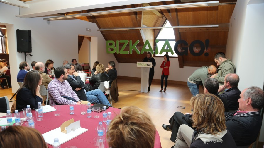 Más de un centenar de mujeres y hombres inician en Getxo Bizkaiago!