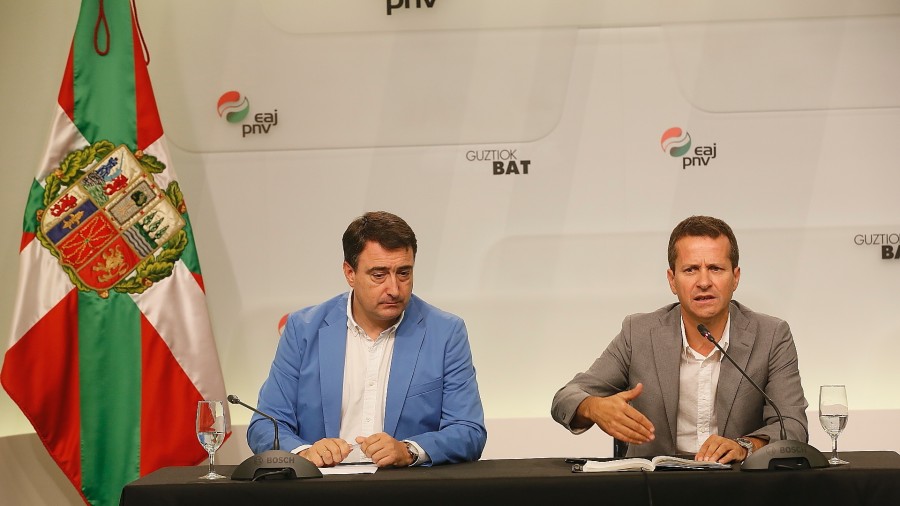 “EAJ-PNVk gogor jardungo du Kongresuan eta Senatuan,Euskadi Rajoyren Gobernuaren agendara itzul dadin”