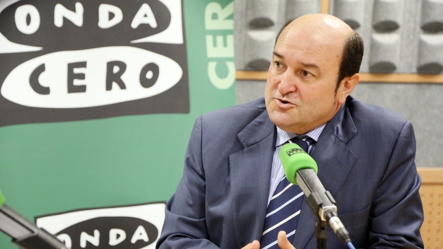 Andoni Ortuzar: “El modo de hacer política en Euskadi nos permite estar más protegidos ante la aparición de esos garbanzos negros