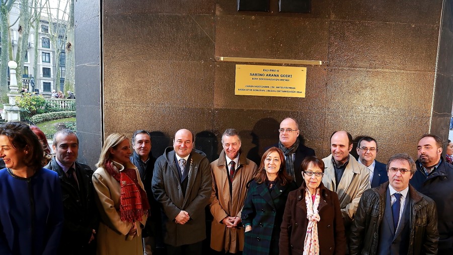 EAJ-PNV rinde homenaje a Sabino Arana y descubre una placa en Sabin Etxea con motivo del 150 aniversario de su nacimiento