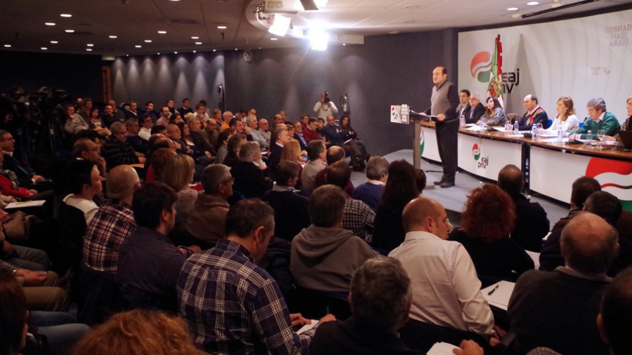 Ortuzar proclama que EAJ-PNV no se resigna a que 2015 sea “otro año perdido en materia de paz”