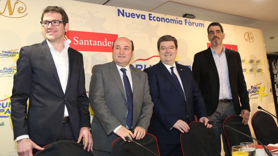 Ortuzar presenta a Aburto, Goia y Urtaran como los tres vértices de la ‘Y política vasca‘