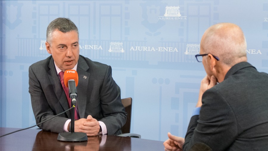 Lehendakariaren iritziz espetxe-arloan urratsak eman behar dira eta, aldi berean, eragindako kalte bidegabea onartzeko eskatu dio Ezker Abertzaleari