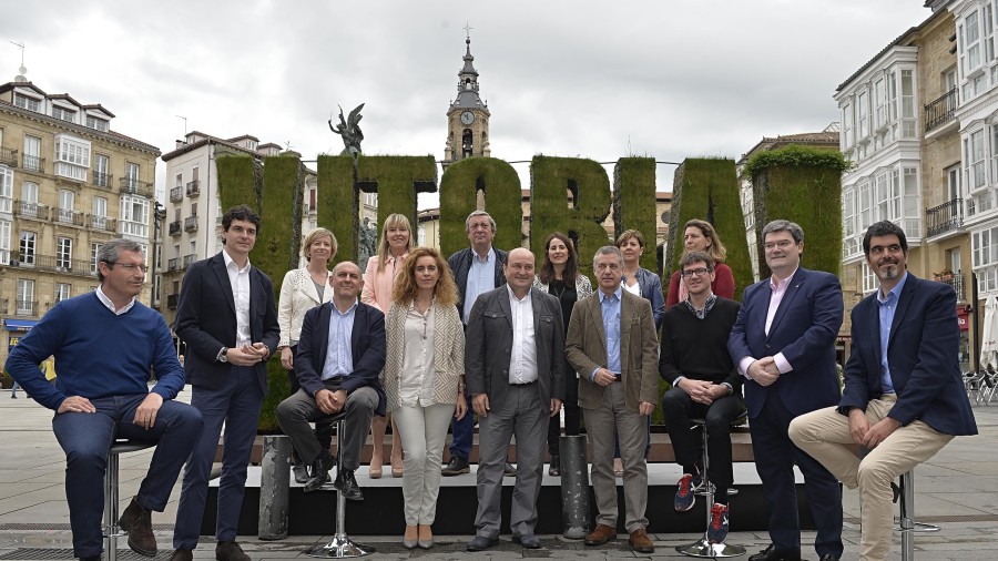 EAJ-PNV-k erakundeen arteko lankidetzaren aldeko apustua berretsi du eta “norabide berean egiten duen lantalde gisa” aurkeztu da