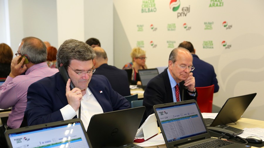 Juan Mari Aburto, en la inauguración del call center de Bizkaia