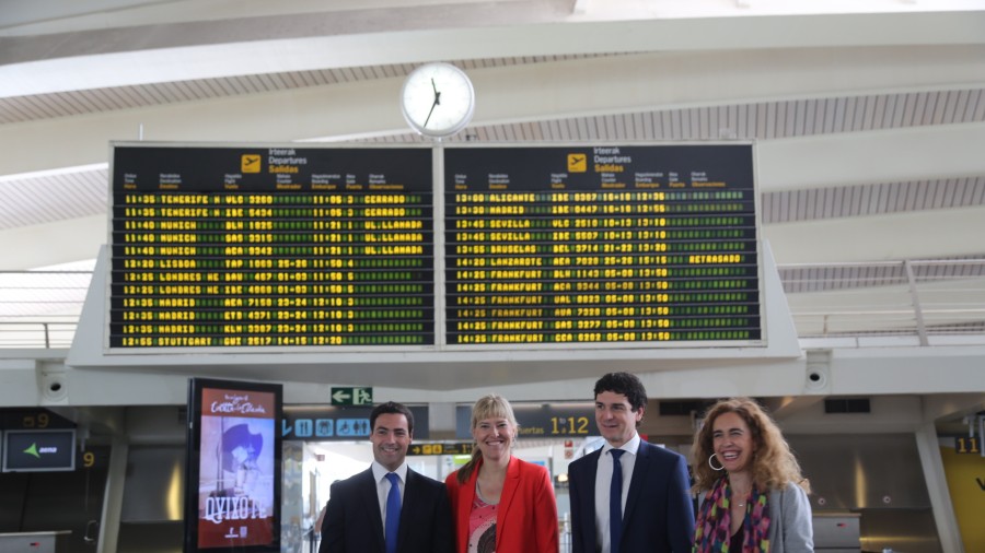 Unai Rementeria en el aeropuerto de Loiu