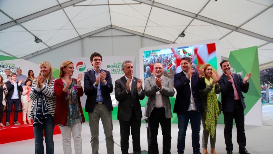 Urkullu y Ortuzar reivindican en Basauri el liderazgo de Euskadi y de EAJ-PNV en políticas sociales y en actitudes progresistas