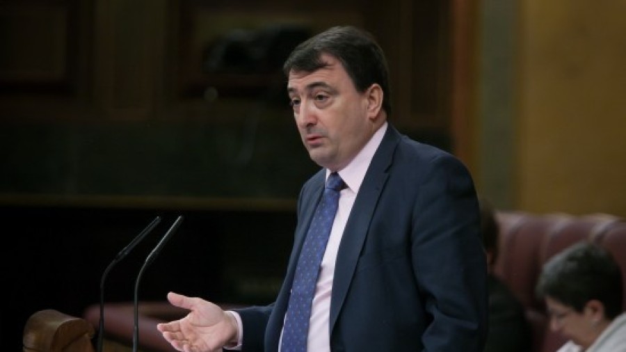 Aitor Esteban carga contra PP y PSOE por el recurso previo ante el TC contra Estatutos de Autonomía