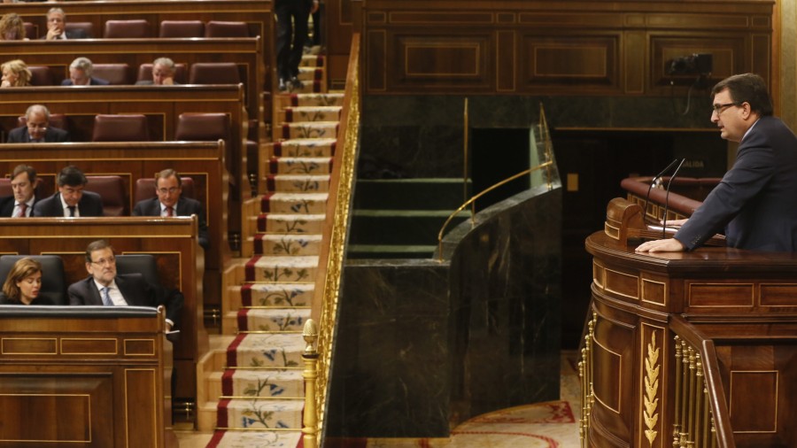 “Ya era hora de que acabara esta Legislatura”, reprocha Aitor Esteban a Mariano Rajoy en la última sesión de control tras hacer un duro balance
