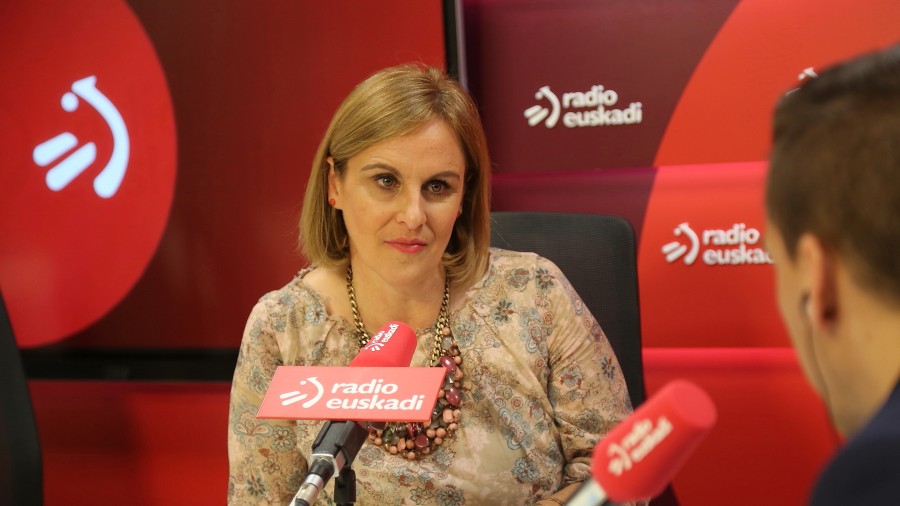 Itxaso Atutxak PSOEri ohartarazi dio “oraindik asko dagoela hitz egiteko” bere proposamenak “euskal eskuduntzen erabateko inbasioa” jasotzen duelako