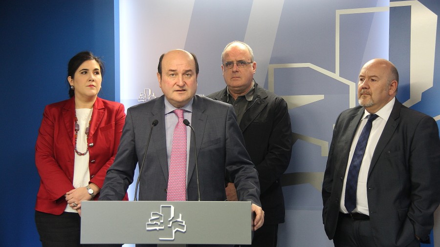 EAJ-PNVk alderdiei aurkeztu dien agiriak 