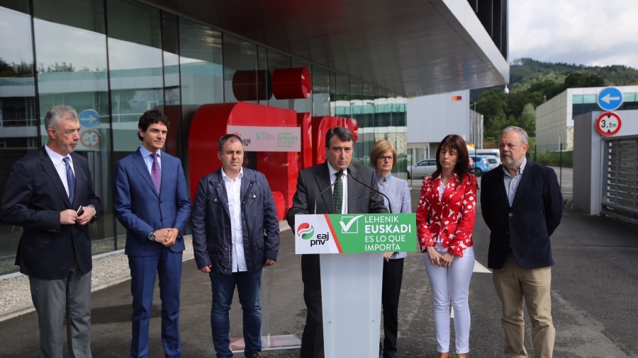 Aitor Estebanek eusko legebiltzar taldearen solaskidetza eskaini die Euskadiko I+G+B sektoreko enpresa eta langileei