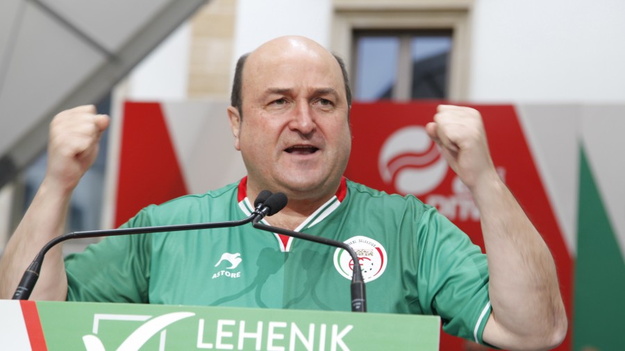 Ortuzar pide a la ciudadanía vasca “un voto en verde” con el que “meter un gol” a los cuatro partidos españoles