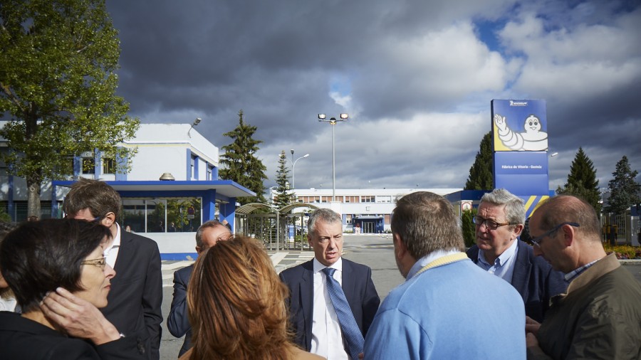Urkulluk euskal gazteei hitz egin die eta 1.000 milioi euroko Enplegu Plana abian jarriko duela hitzeman du