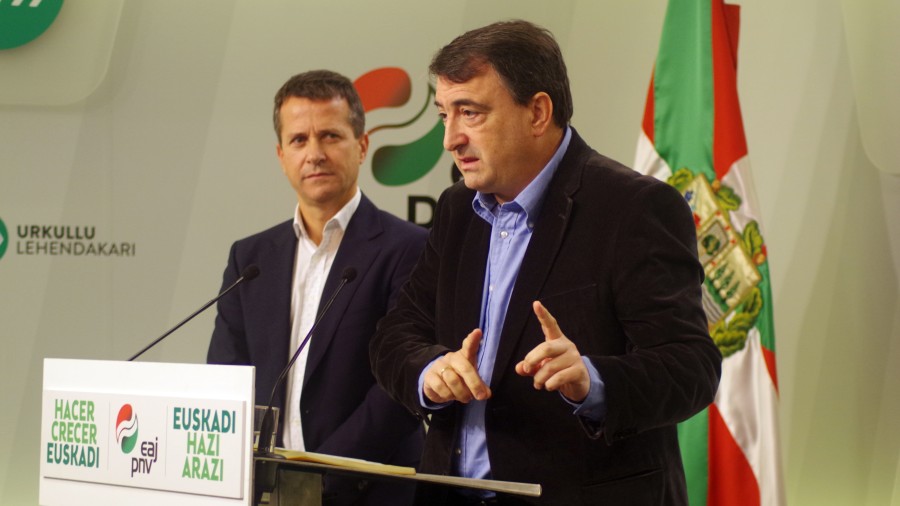 Aitor Esteban eta Jokin Bildarratz Espainako Konstituzioaren egunean