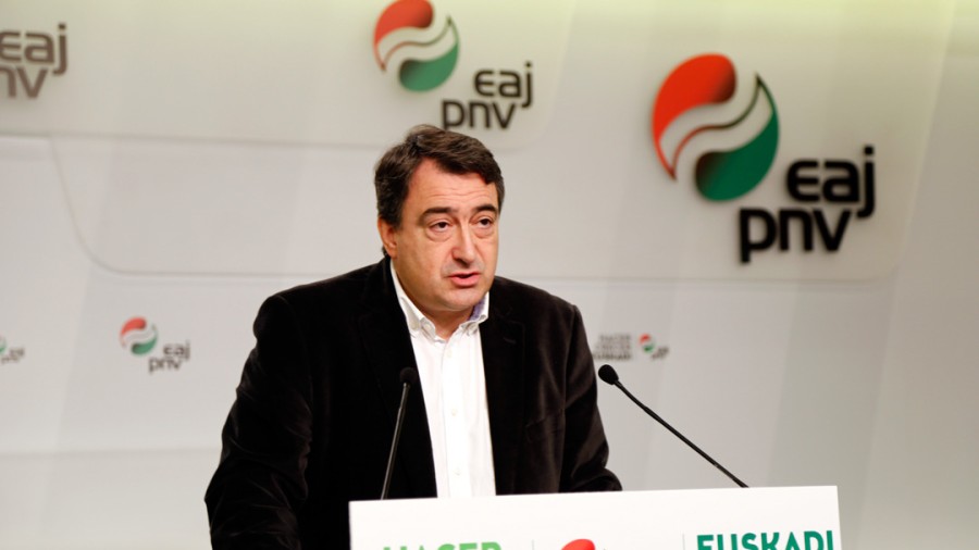 Aitor Esteban: “El discurso del Rey fue buenista en lo social, contradictorio en lo político y negacionista en lo territorial”