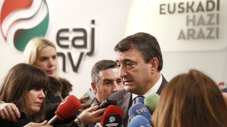 Aitor Estebanen aburuz A9ren galdeketari buruzko epaiak 