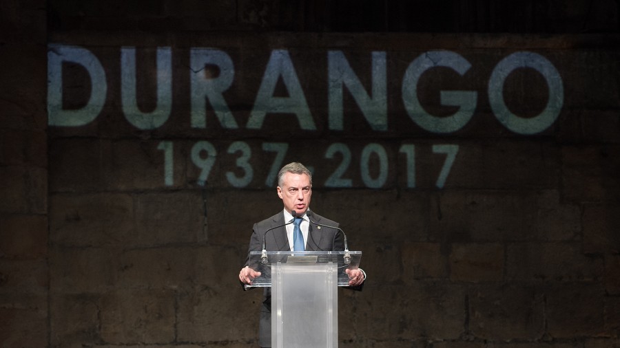 El Lehendakari ha asistido al acto de recuerdo por el 80 aniversario del bombardeo de Durango