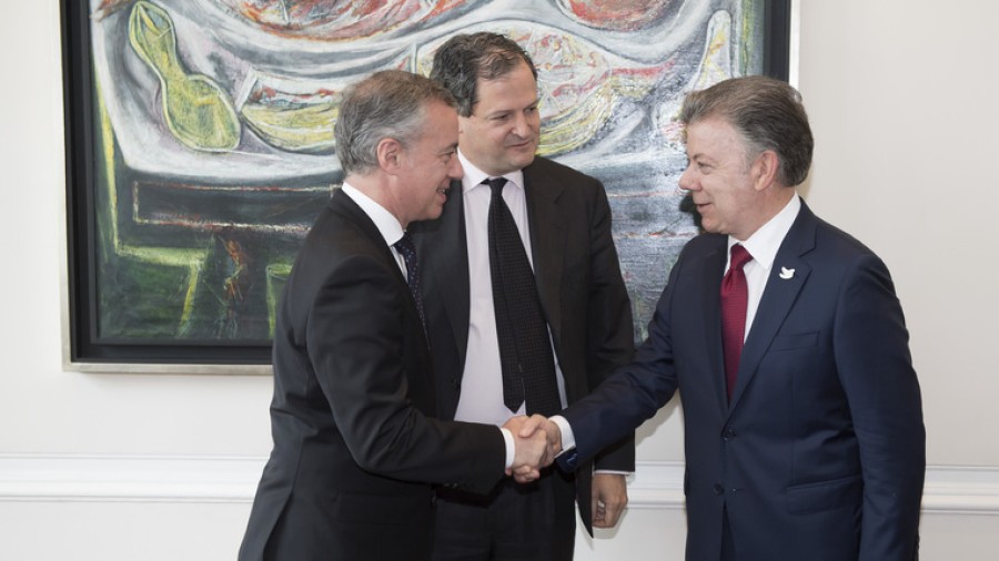 Urkullu Lehendakariak Juan Manuel Santos presidentearekin topaketa bat izan du Kolonbiarentzat funtzeskoa den une honetan