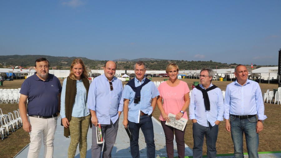 Iñigo Urkullu eta Andoni Ortuzar bihar Alderdi Egunaren ospakizuna egingo den Forondako zelaietara bisitan