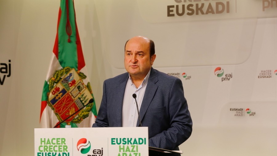 “Errespetua Kataluniako erakunde legitimoen erabakiei eta arbuioa 155.ari eta Ministroen Kontseiluak hartutako neurriei”