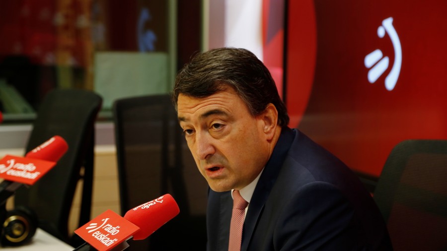 “Kataluniako oraingo egoerak bere horretan iraun bitartean, ez da giro Espainiako gobernuarekin aurrekontuez hitz egiten hasteko”.