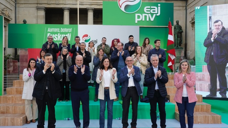 “En Vitoria-Gasteiz el 28-M es cosa de dos: PNV o Bildu, proyectos o conflicto, trabajo o pancartas, colaboración o bronca”