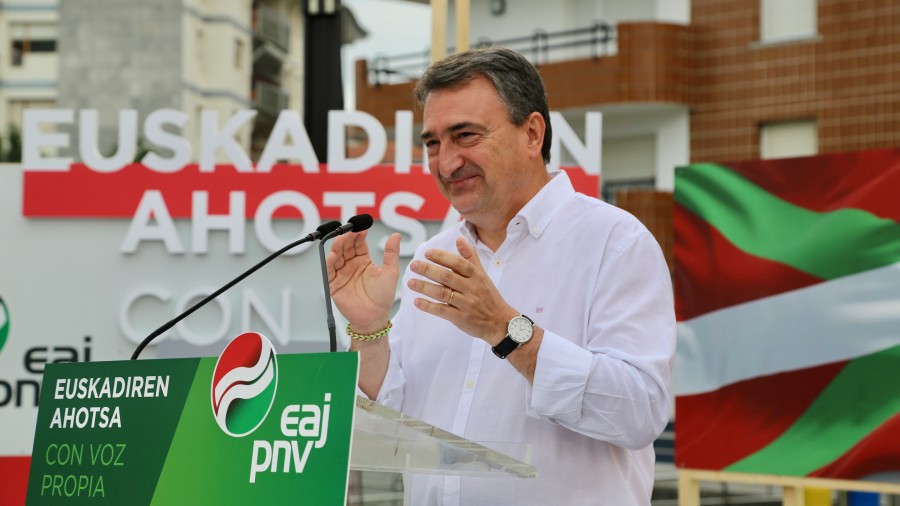 Esteban: “Están negándonos a las vascas y los vascos a vivir en nuestro propio idioma”
