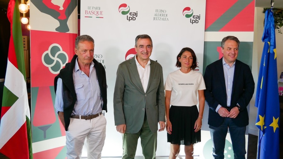 Ipar Euskadirako marka berria aurkeztu du EAJk: Euzko Alderdi Jeltzalea-Le Parti Basque Ipar Euskadirako marka berria aurkeztu du EAJk: Euzko Alderdi Jeltzalea-Le Parti Basque